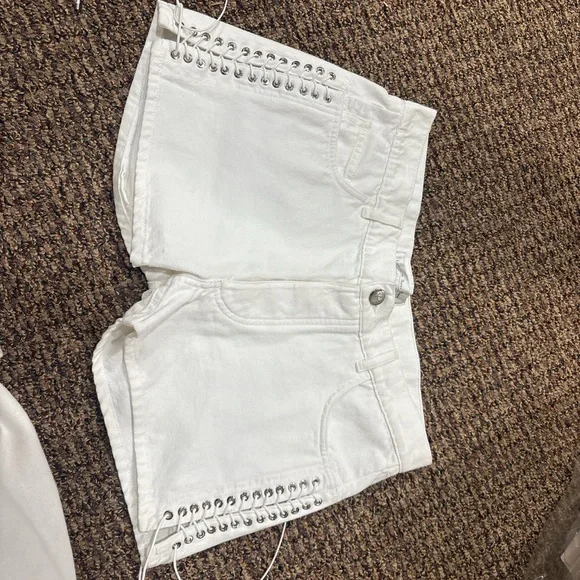 Elegant High Waist White Lace-Up Women's Shorts